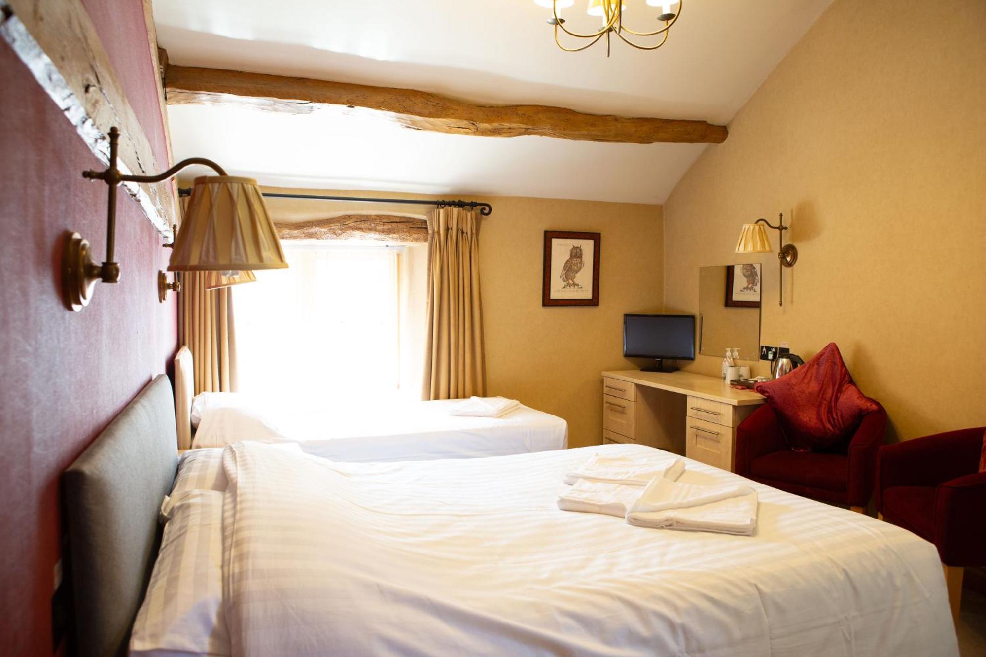 Coach House Hotell Bentham Exteriör bild