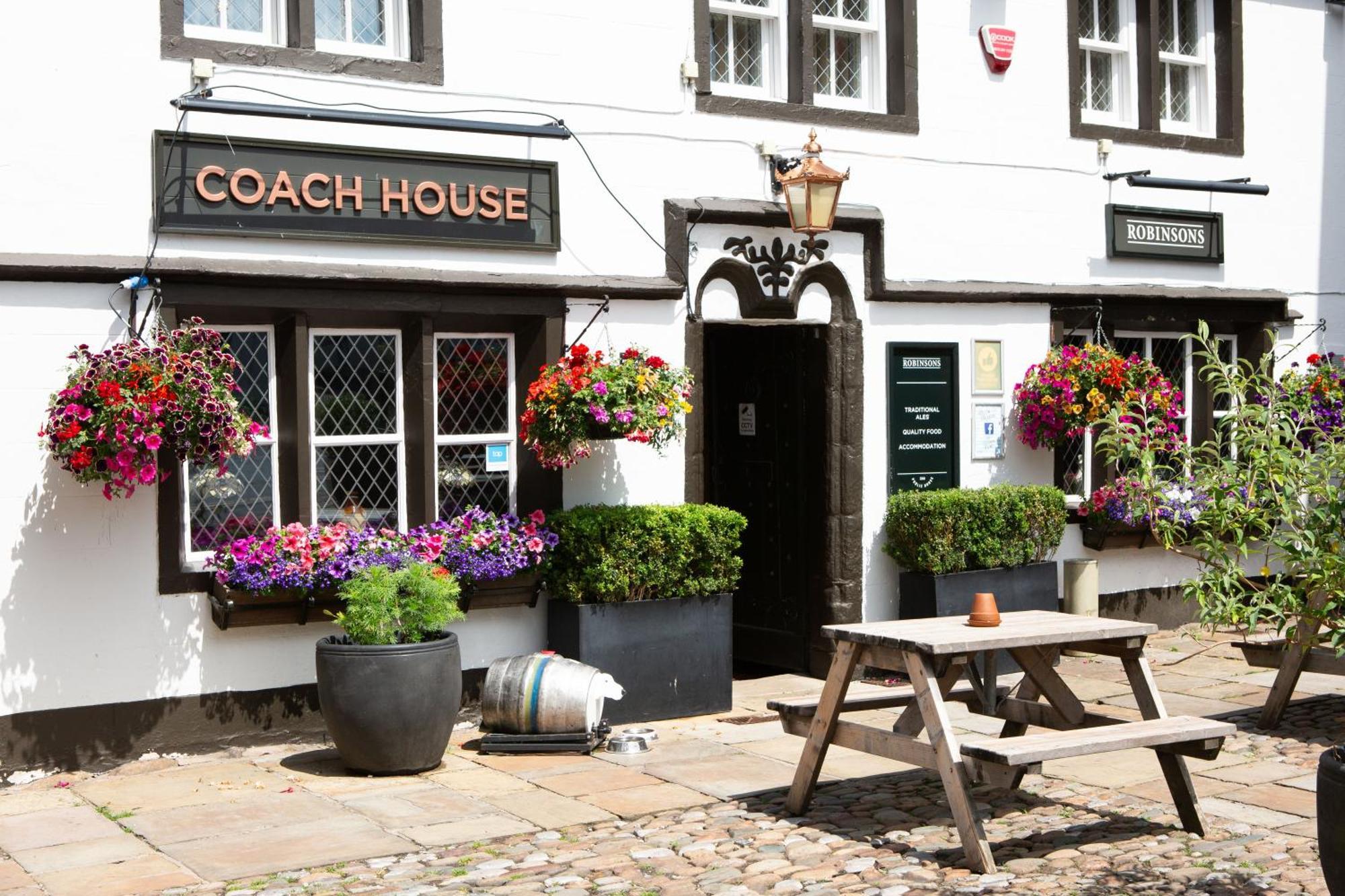 Coach House Hotell Bentham Exteriör bild