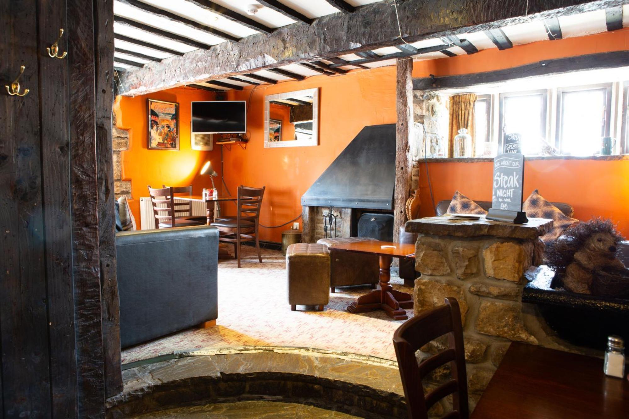 Coach House Hotell Bentham Exteriör bild